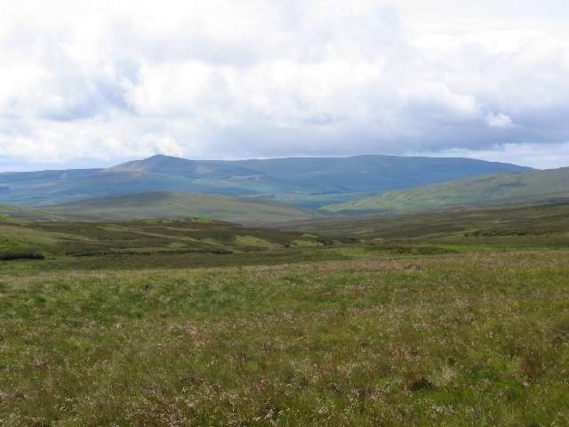 File:Gargunnock and Campsie Fells. - geograph.org.uk - 9924.jpg