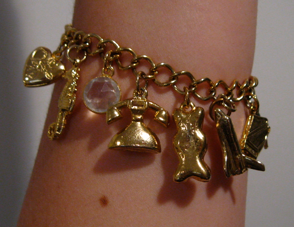 File:Gold charm bracelet.JPG - Wikimedia Commons