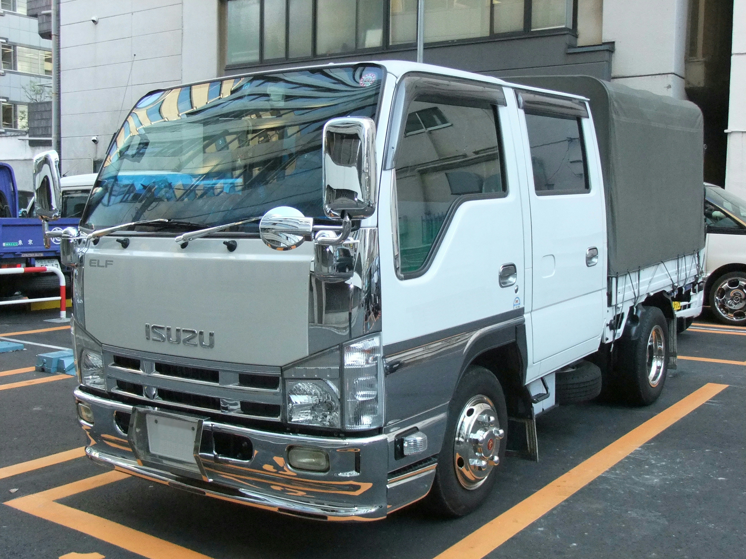 isuzu elf 
