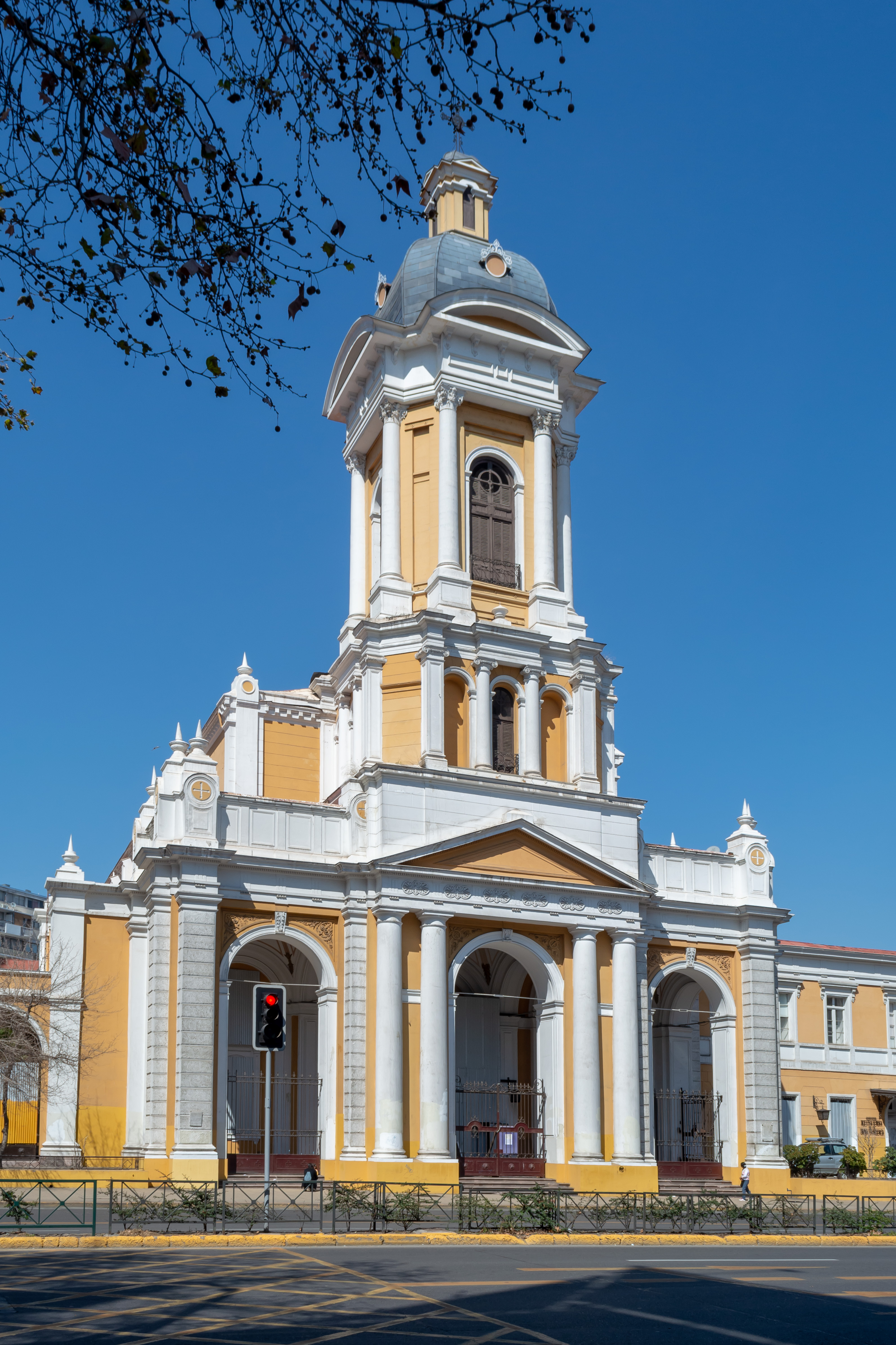 Archivo:Iglesia de la Divina Providencia, Providencia, Santiago 20210905   - Wikipedia, la enciclopedia libre