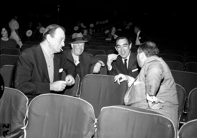 File:John Wayne, Maurice Chevalier, Anthony Quinn and Jerry Wald during 1958 Academy Awards rehearsals.jpg