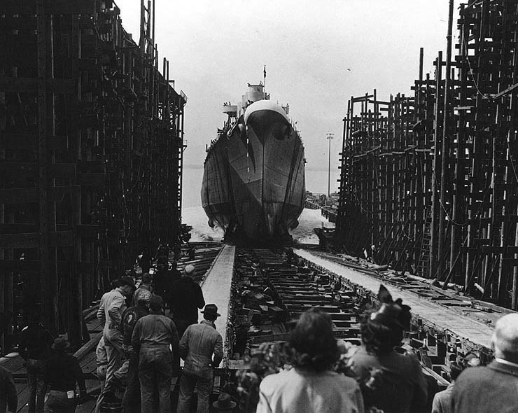 File:Launch of USS Birmingham (CL-62) at Newport News Shipbuilding on 20 March 1942 (NH 75592).jpg