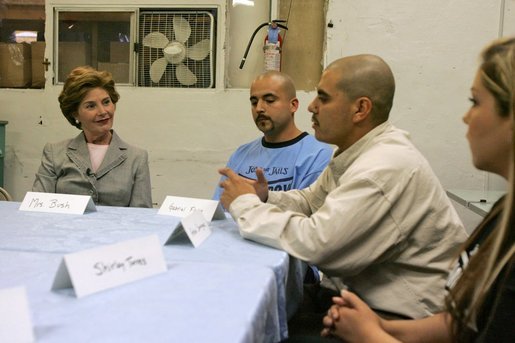 File:Laura bush - homeboy industries.jpg