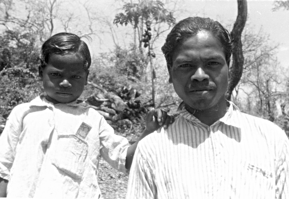 File:Nehemiah and son, Bihar, India, 1957 (16803108759).jpg