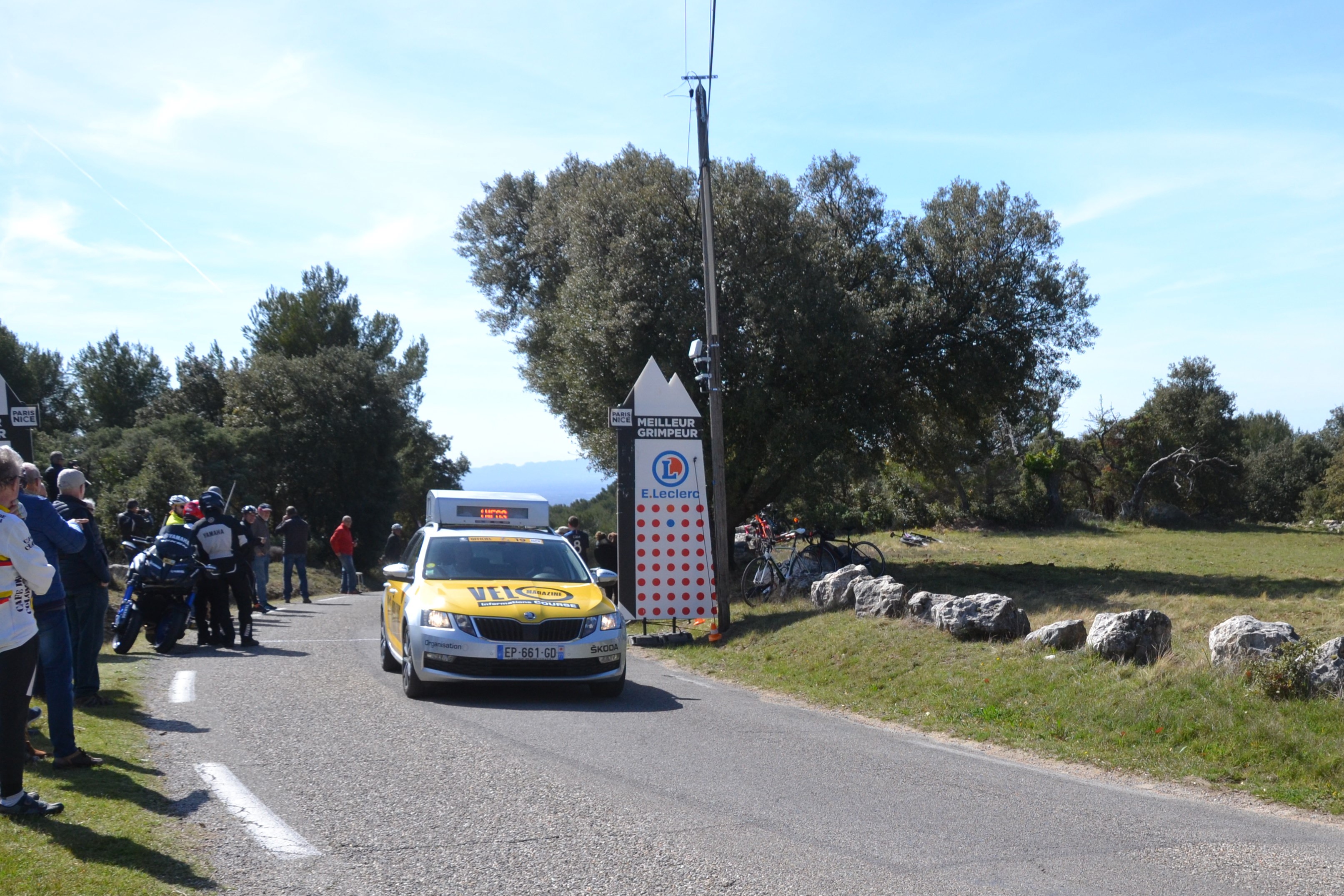 File:Paris-Nice 2020 - Côte de Saumane - voiture organisation avant  course.jpg - Wikimedia Commons