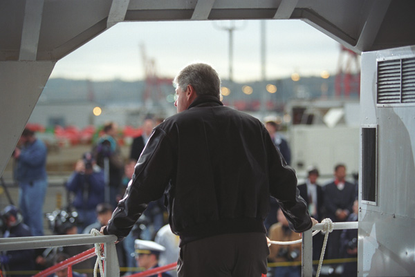 File:Photograph of President William J. Clinton Arriving at Pier 36 on the Tyee Ferry in Seattle, Washington - NARA - 5709893.jpg