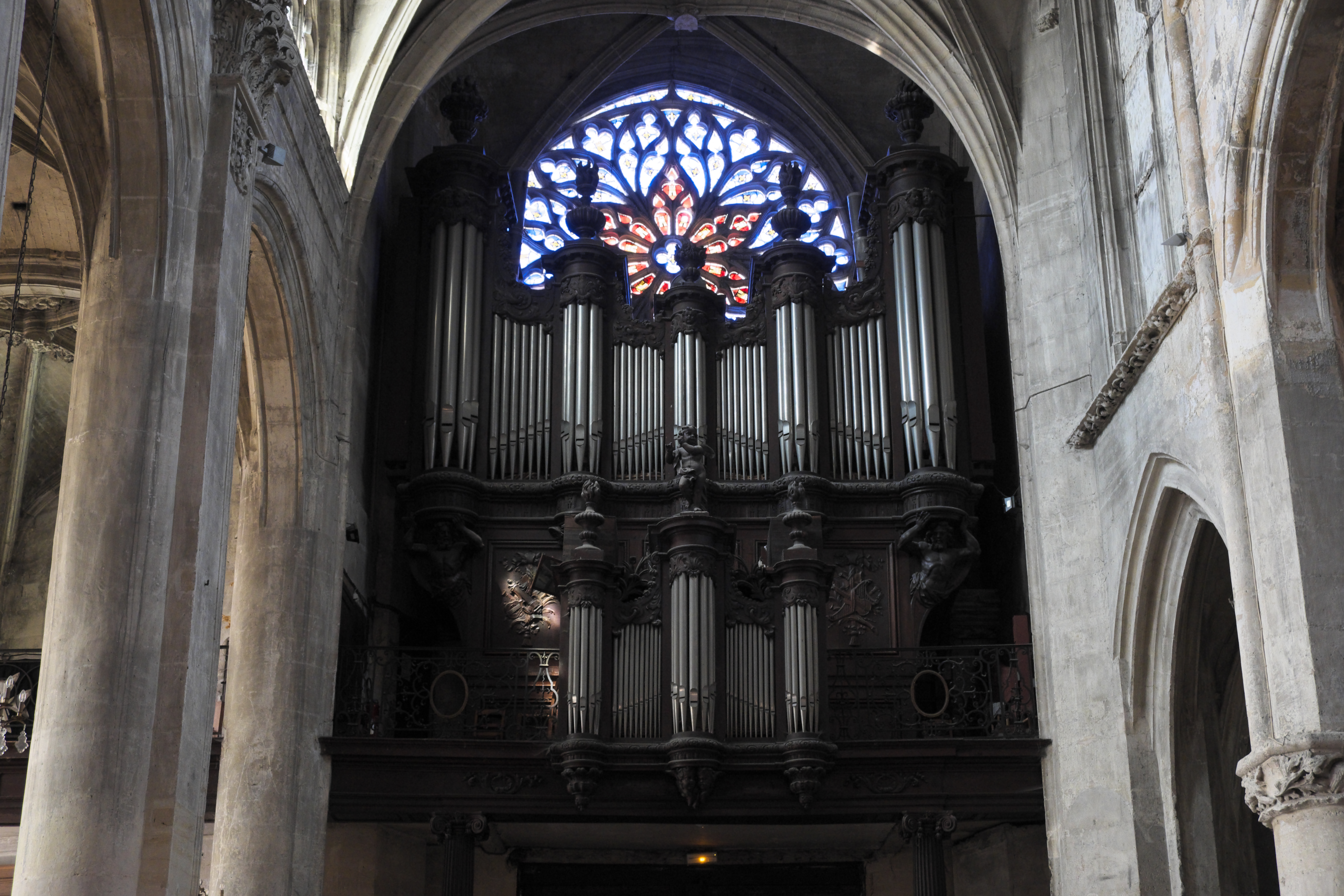 Reims Cathedral orgue. Понтуаз достопримечательности.