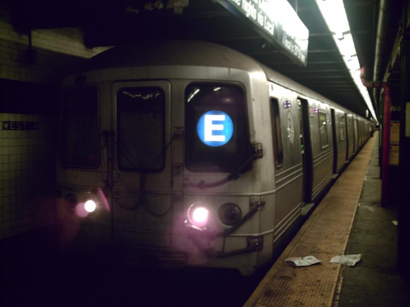 File:R46 E train at West Fourth Street-Washington Square Station.jpg - Wiki...