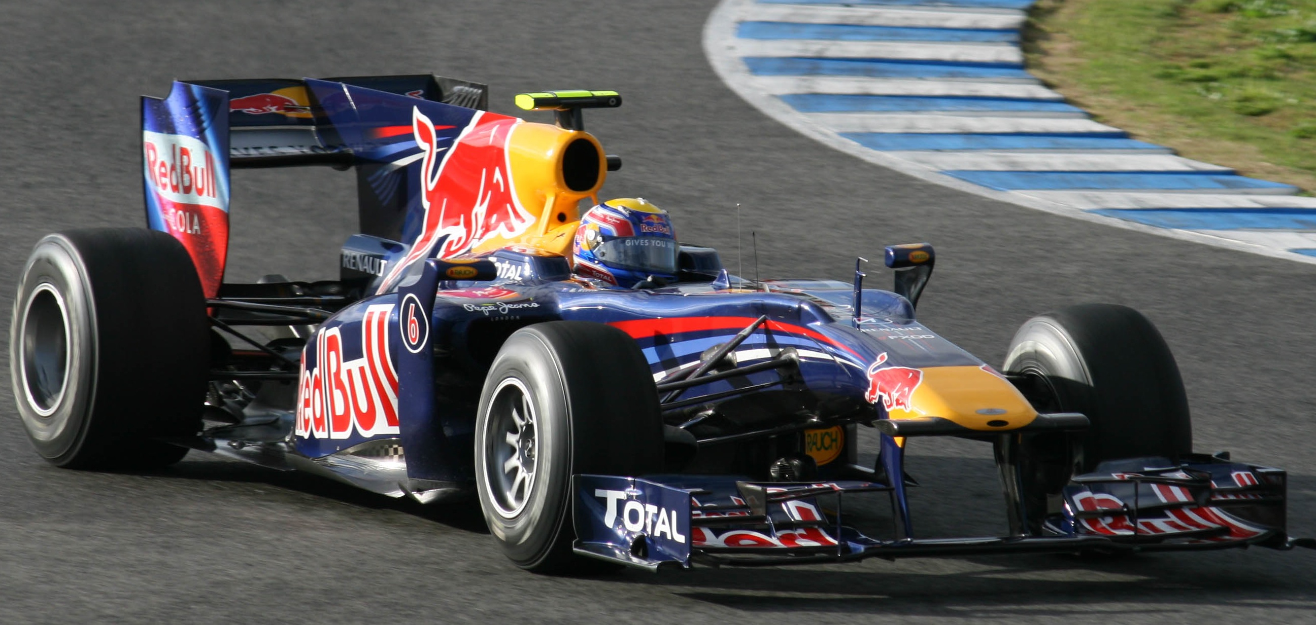 Формула 1 3 5 7. Ред Булл ф1 2010. Red bull f1 2010. Red bull rb6 Webber. Рено ф1 2010.