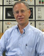 <span class="mw-page-title-main">Richard D. Leapman</span> English physicist