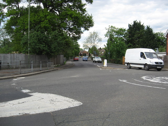 File:Road junction at Chertsey - geograph.org.uk - 2950757.jpg