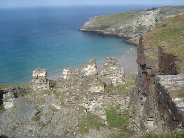 File:Rock pinnacles in West Quarry - geograph.org.uk - 563219.jpg