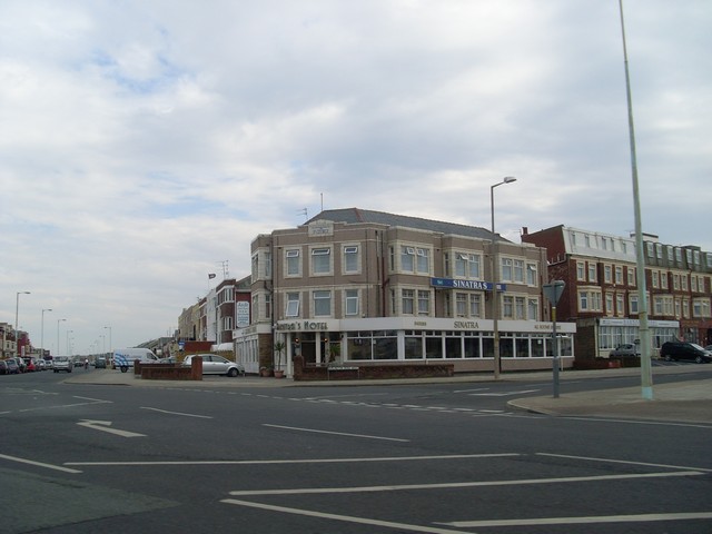 File:Sinatra's Hotel - geograph.org.uk - 1385438.jpg