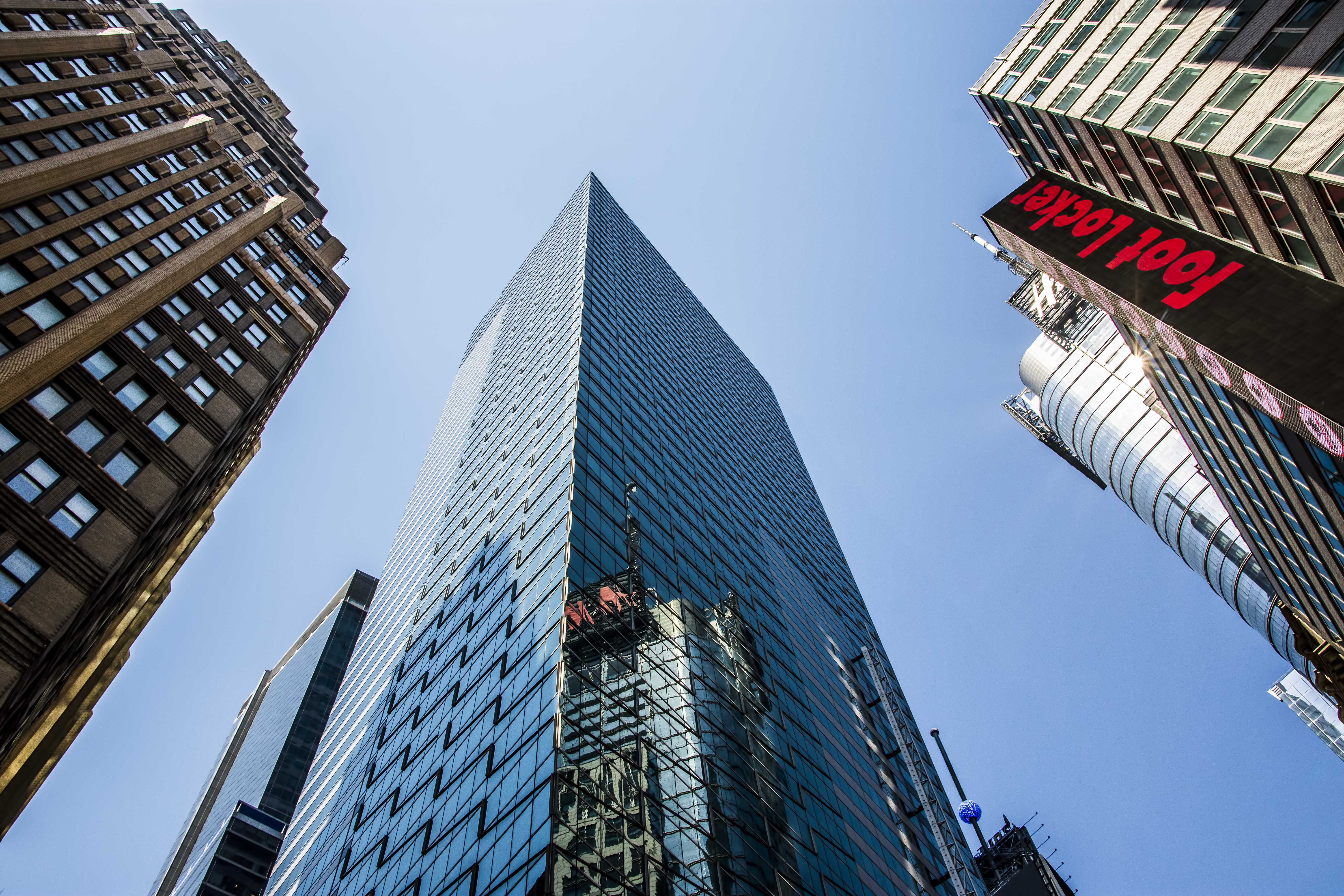 Зданий вопрос. Манхэттене (Нью-Йорк) здание time Warner Center. Манхэттен Нью-Йорк фасады зданий. Новая архитектура Нью Йорк. Офисные здания New York.