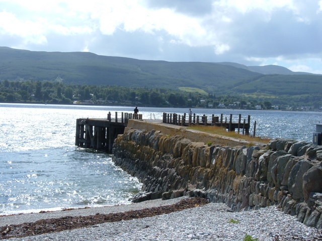 File:Strone Pier (derelict) - geograph.org.uk - 865180.jpg