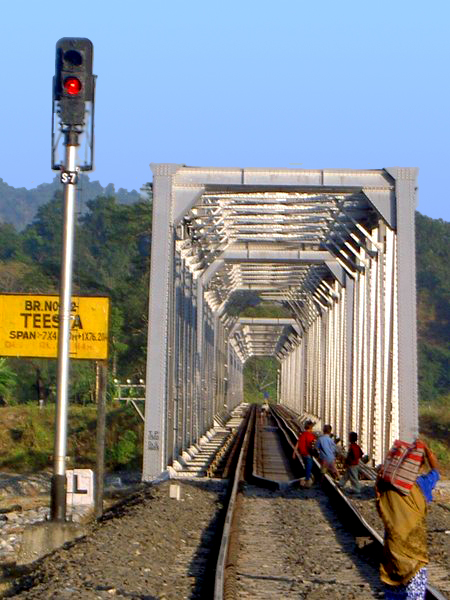 File:Teestarailbridge.jpg