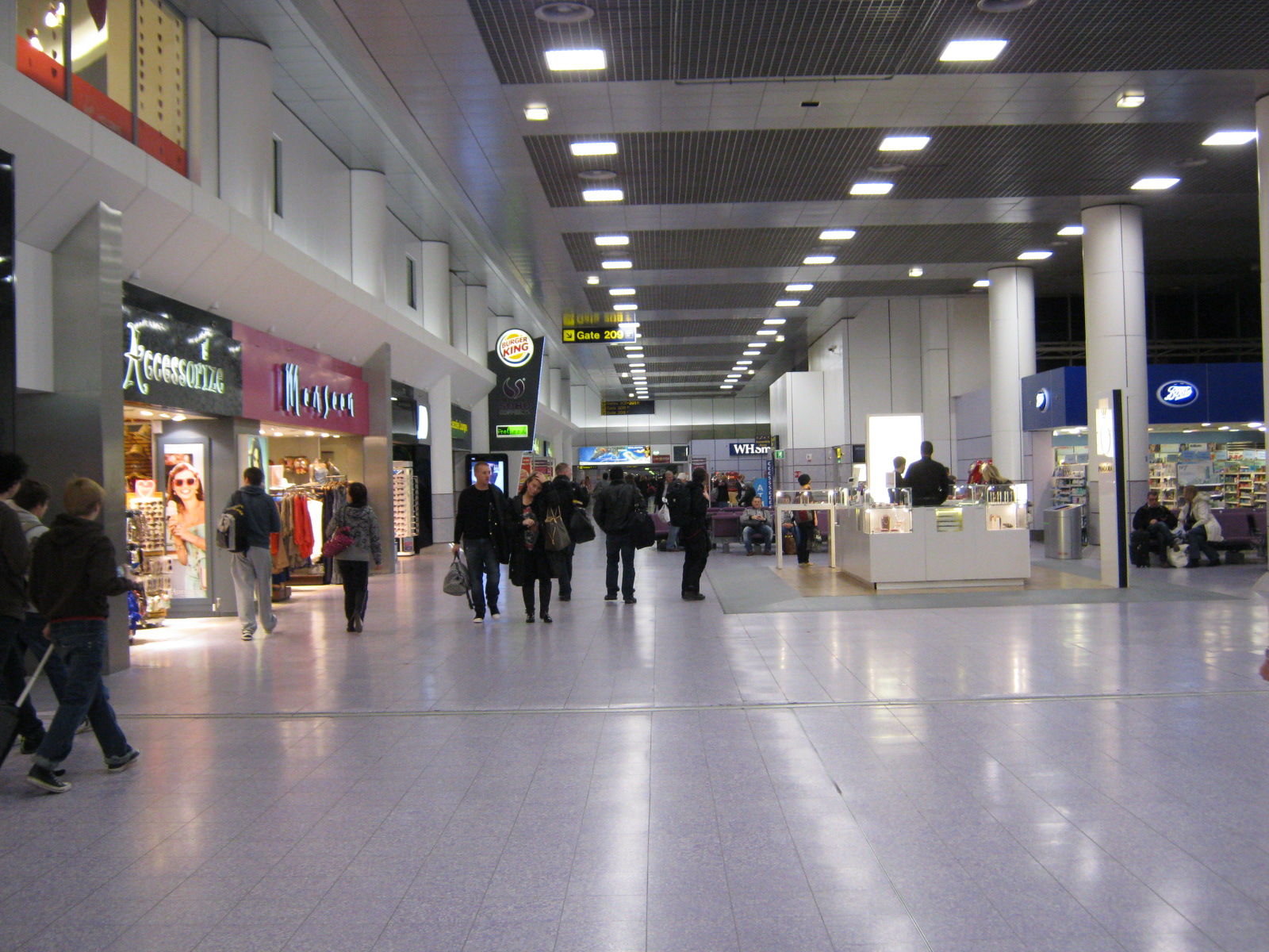 boots manchester airport terminal 3