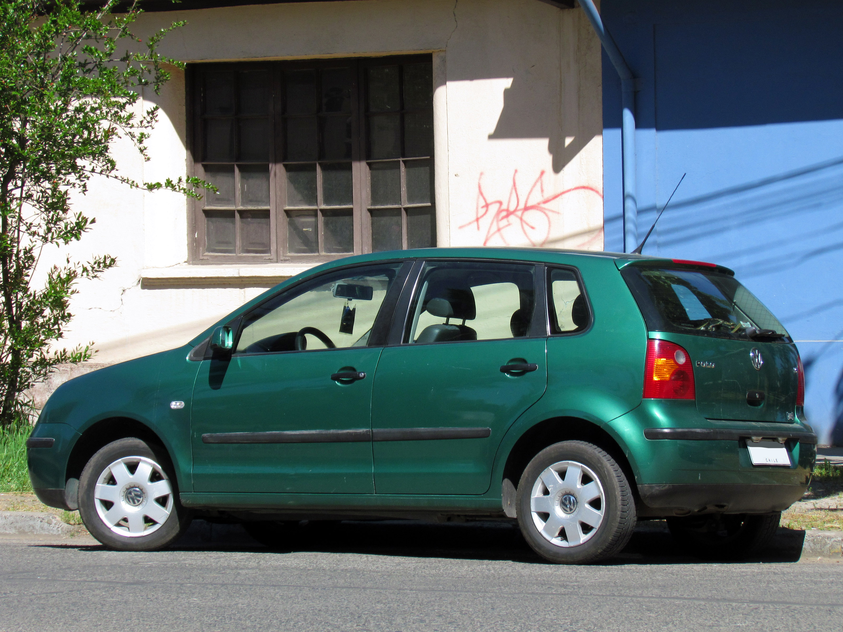File:Volkswagen Polo 1.6 2004 (15561174932).jpg - Wikimedia Commons