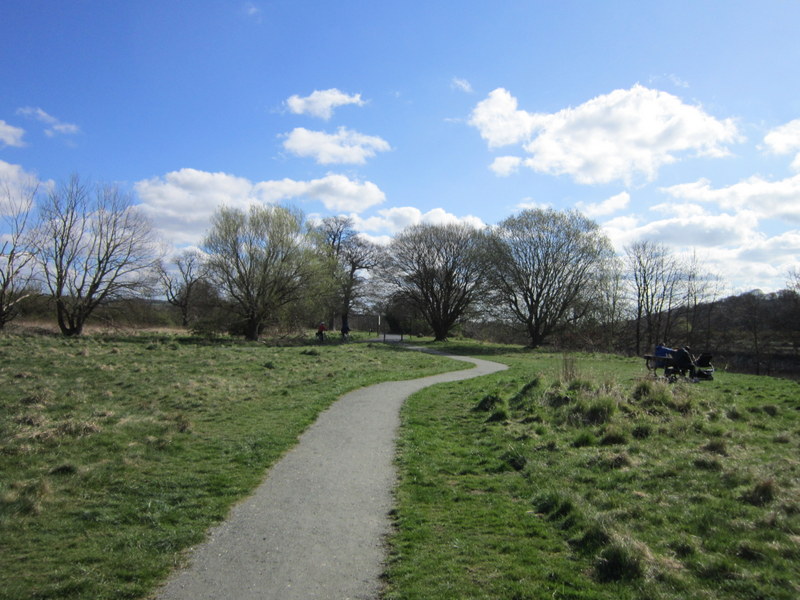 Walking towards Newburn - geograph.org.uk - 2893975