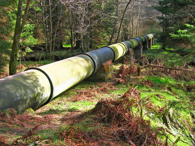 File:Water pipeline. ( 1 ) - geograph.org.uk - 445232.jpg