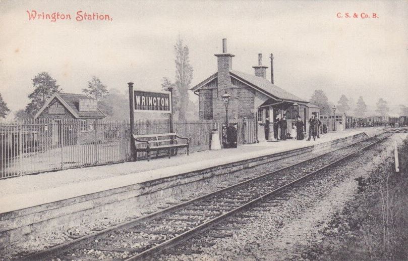 Doğuya bakan Wrington tren istasyonu