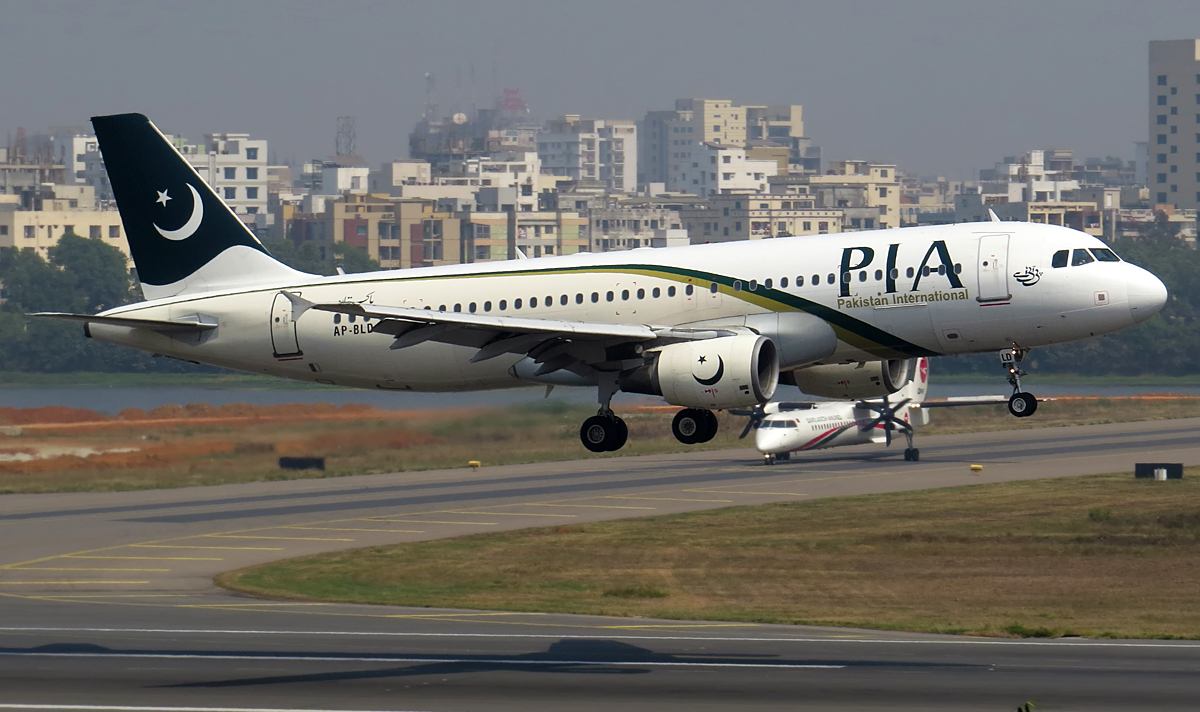 Pakistan International Airlines Flight 8303 Wikipedia   AP BLD PIA A320 At DAC (20 02 16) 