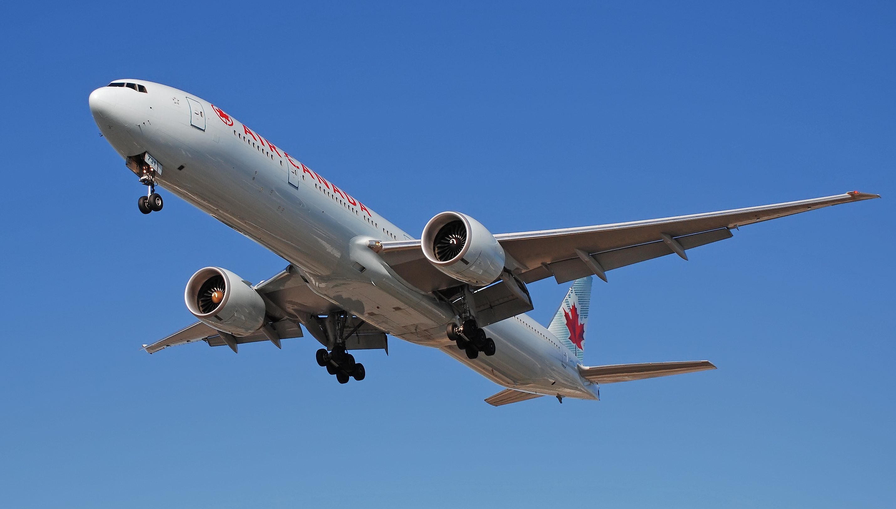 Datei Air Canada Boeing 777 300er P8 Jpg Wikipedia