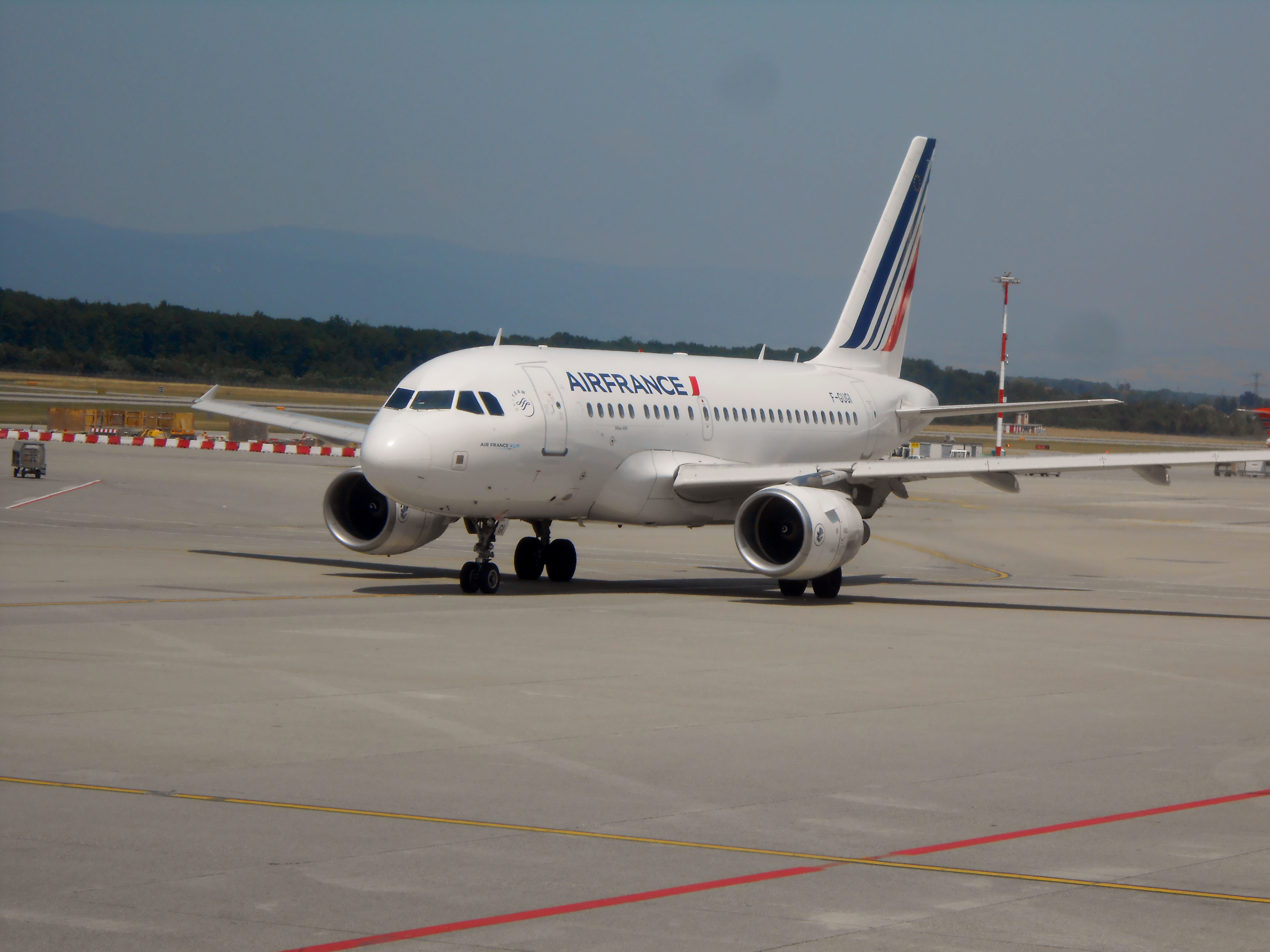 Airbus_A318-111_Air_France_F-GUGI