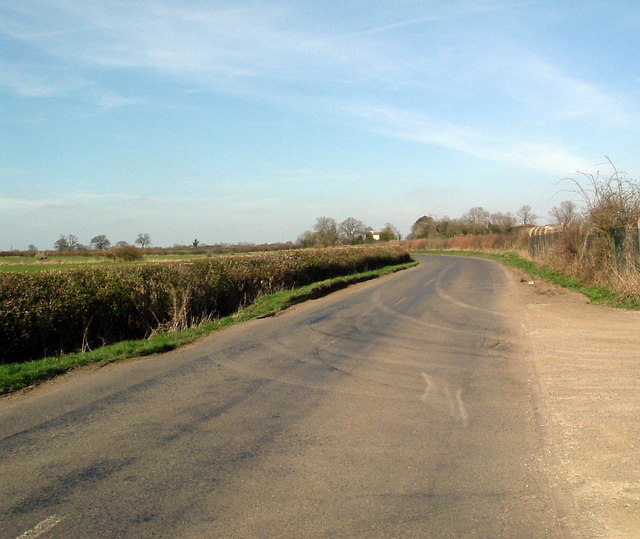 File:Approaching Red lodge - geograph.org.uk - 391379.jpg