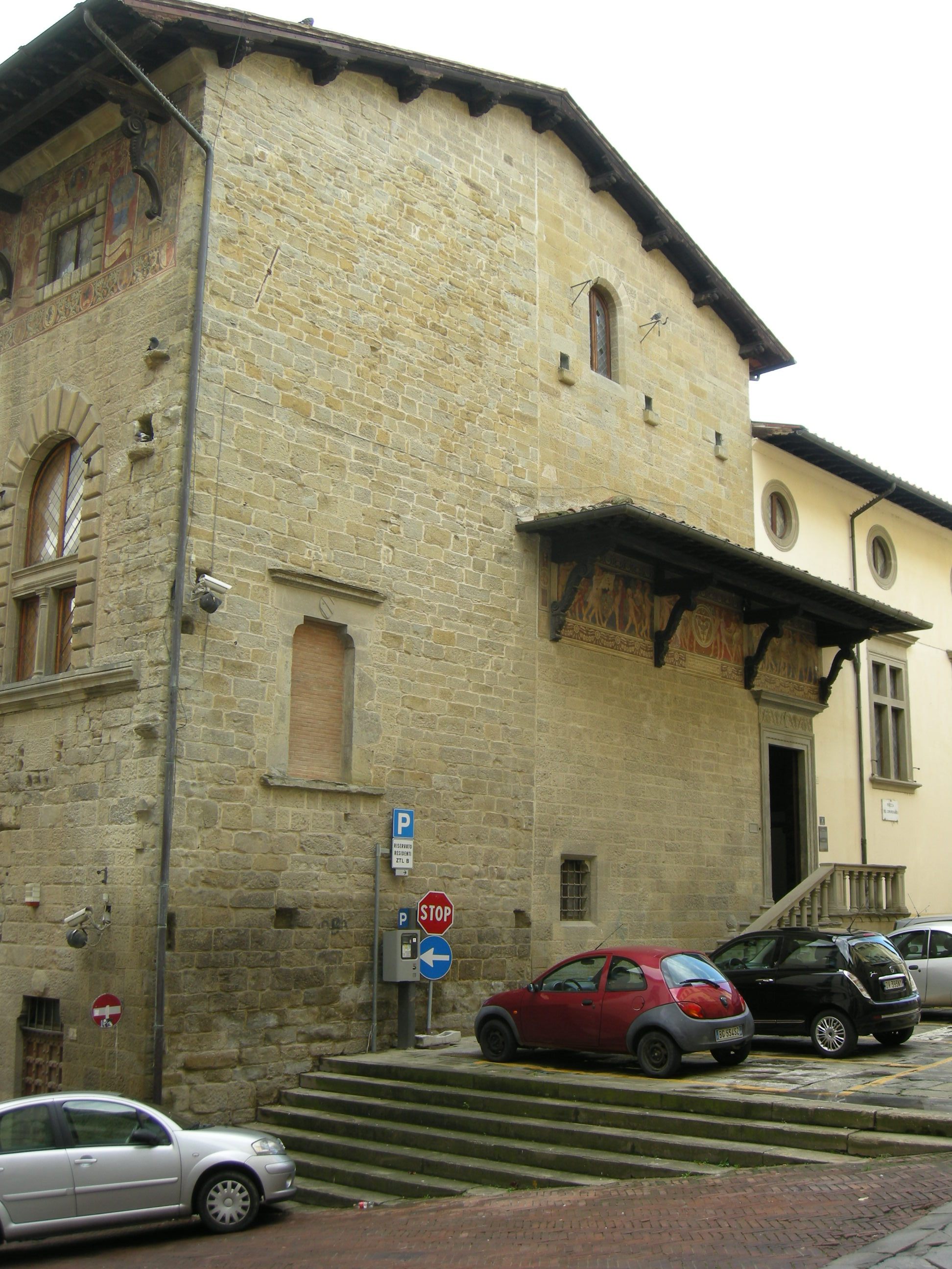 File Arezzo piazza del commissario.JPG Wikimedia Commons