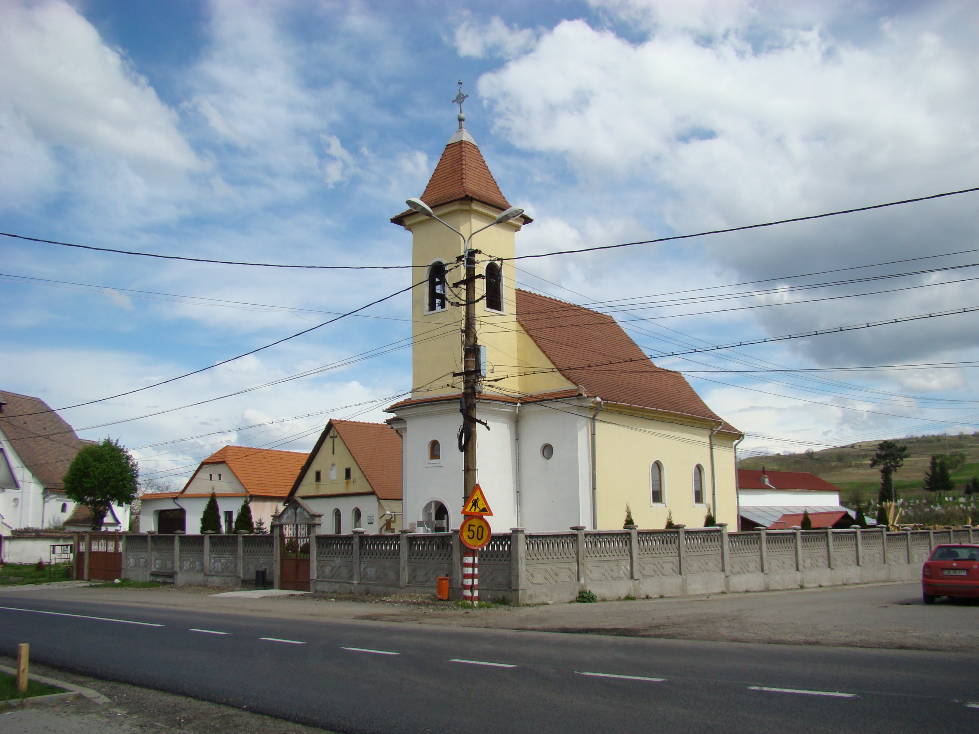 File:Biserica romano-catolica din Copsa Mica (1).JPG - Wikimedia Commons