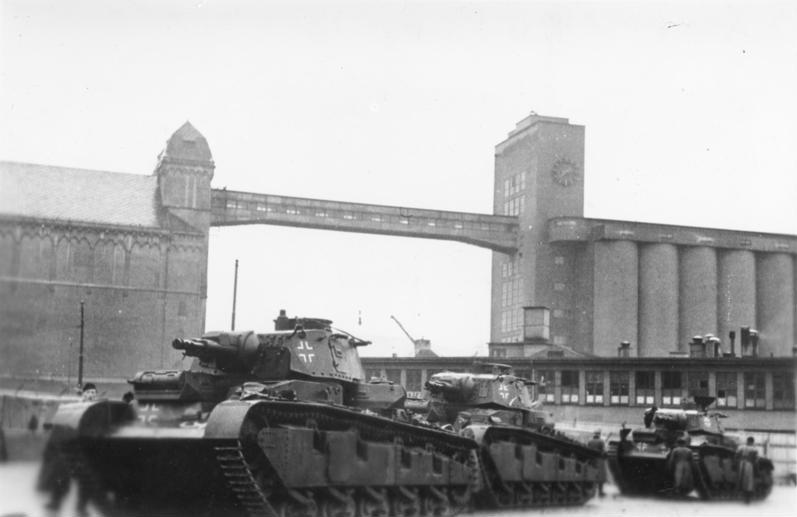 Bundesarchiv_Bild_183-L03744%2C_Norwegen%2C_Oslo%2C_Deutsche_Panzer_im_Hafen.jpg