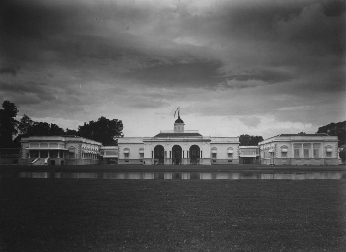 File:COLLECTIE TROPENMUSEUM Vooraanzicht van het Paleis van de Gouverneur-Generaal in Buitenzorg TMnr 60023402.jpg