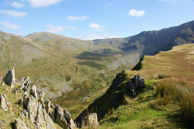 File:Cwm Moch with Carnedd Llewelyn and Ysgolion Duon - geograph.org.uk - 1495632.jpg