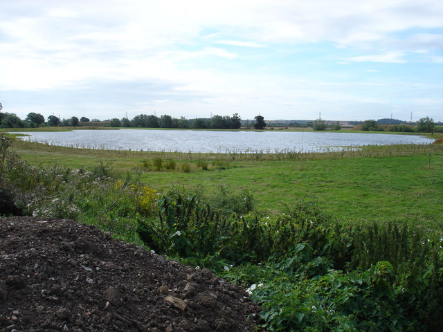 File:Disused Sand Pit - geograph.org.uk - 903332.jpg