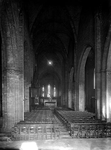 File:Eglise - Nef, vue de l'entrée - Hyères - Médiathèque de l'architecture et du patrimoine - APMH00006383.jpg