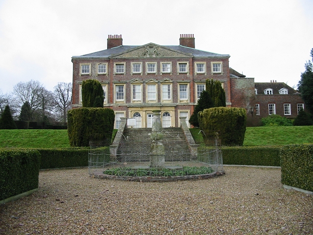 File:Goodnestone House.jpg