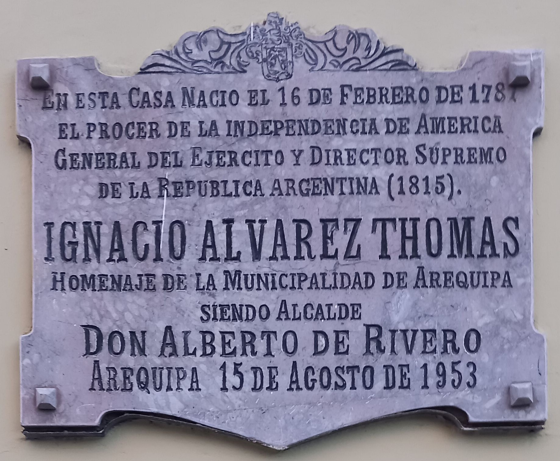 Placa conmemorativa colocada en la casa natal de Ignacio Alvarez Thomas