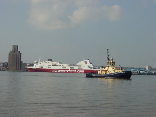 File:Irish Ferry at Wallasey Dock and Mersey Tugboat - geograph.org.uk - 76939.jpg