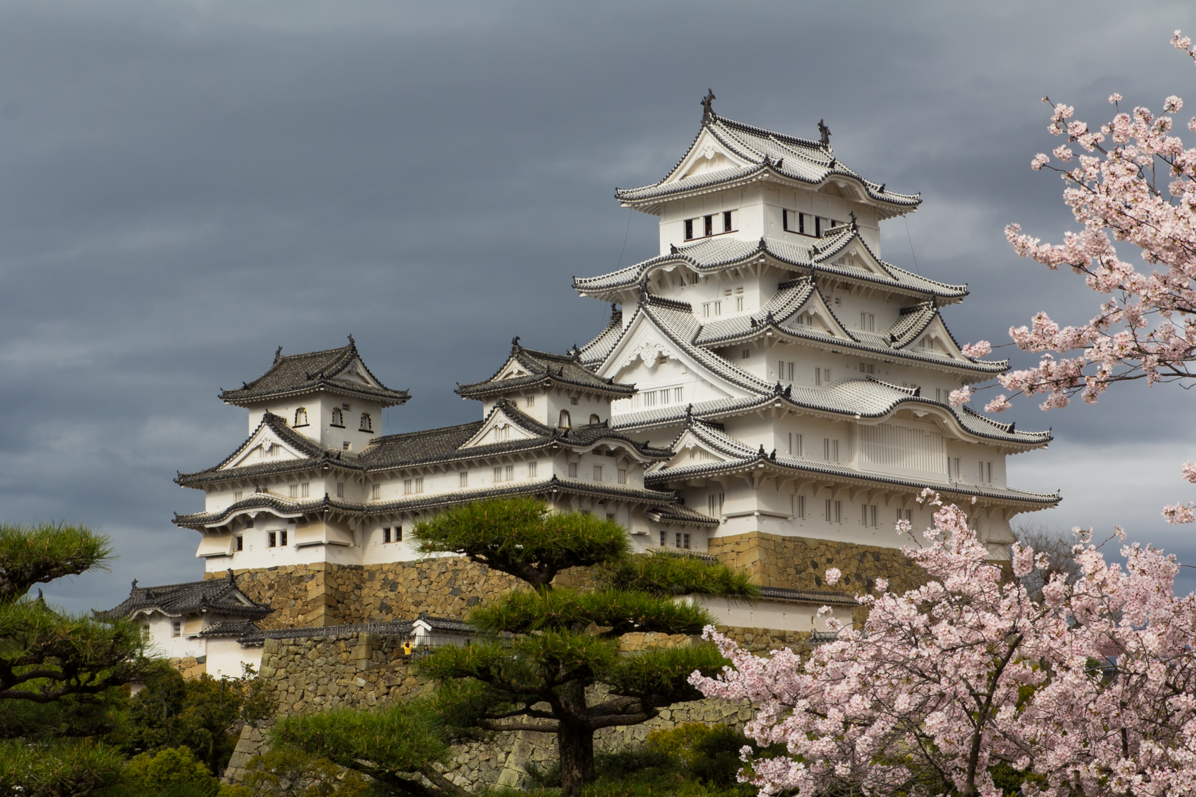 File:Japan 040416 Himeji Castle 005.jpg - Wikimedia Commons