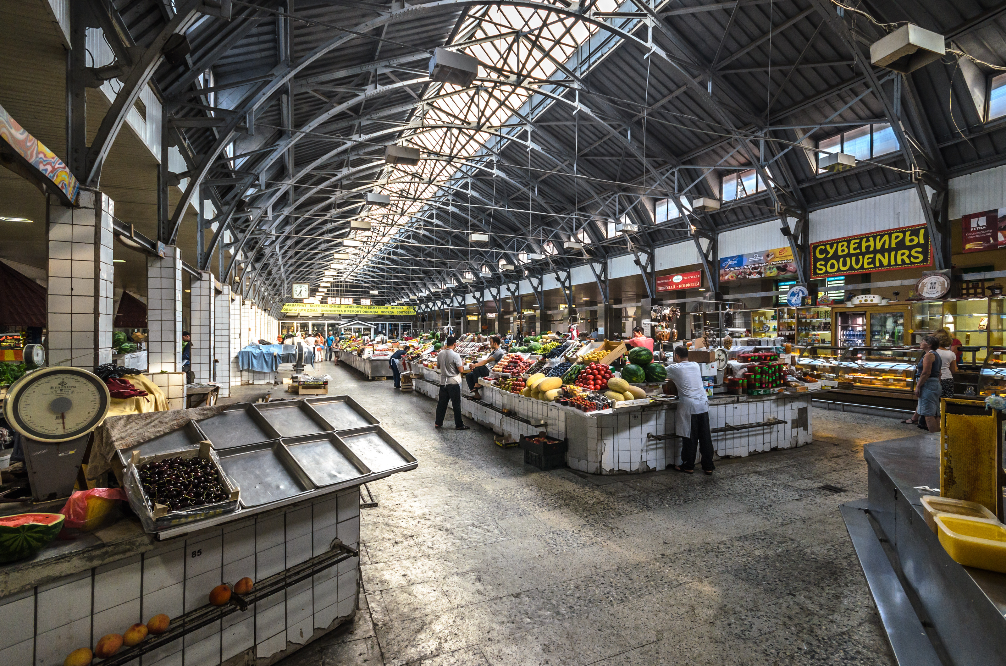 Файл:Kuznechny Market SPB 01.jpg — Википедия