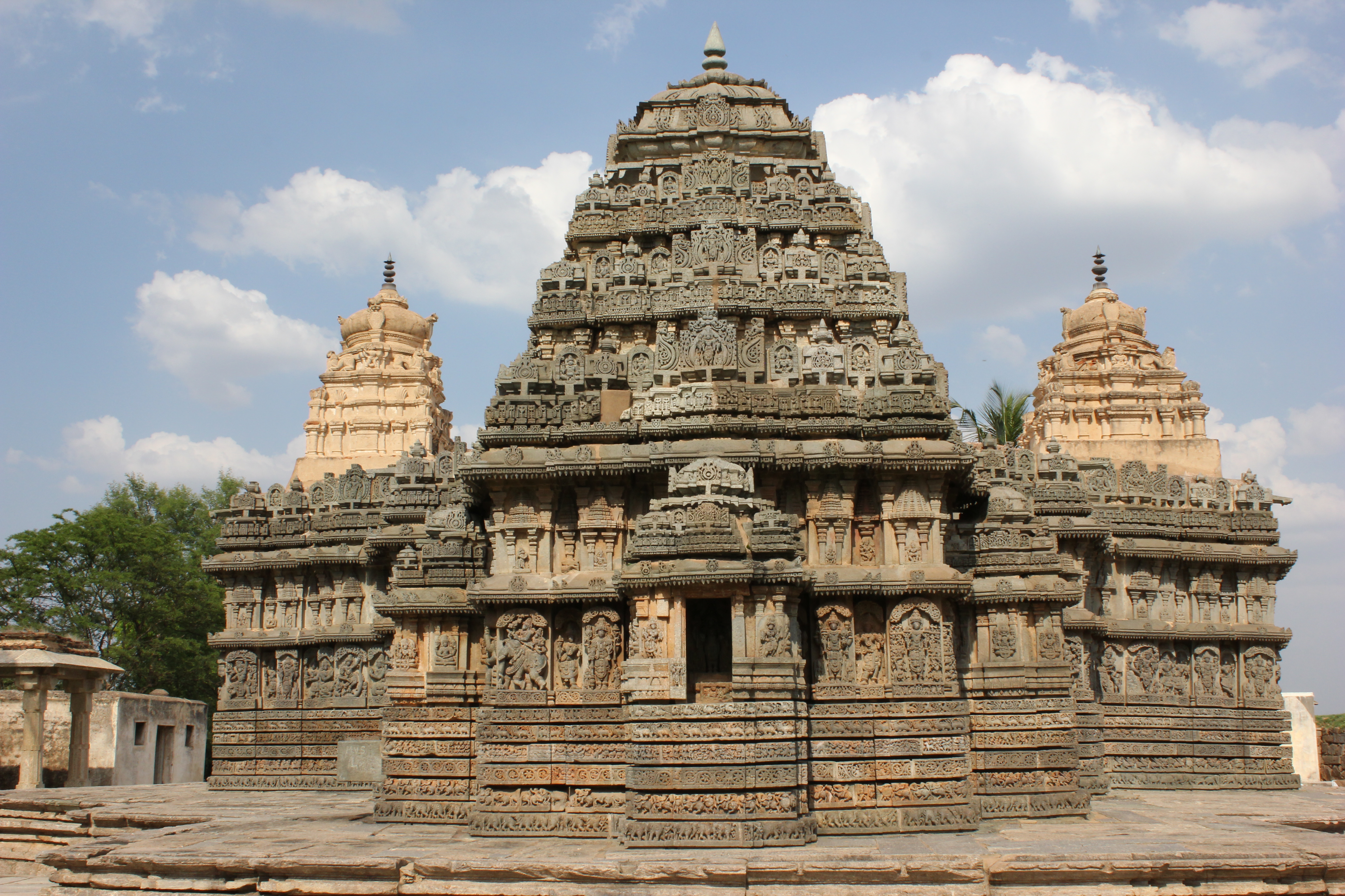 Lakshmi Narasimha Temple, Nuggehalli - Wikipedia