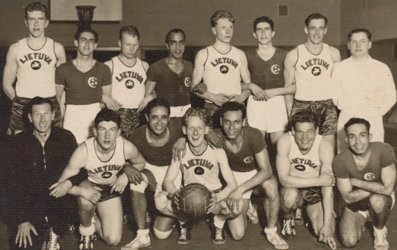 Soubor:Lithuania national basketball team in EuroBasket 1937.jpg