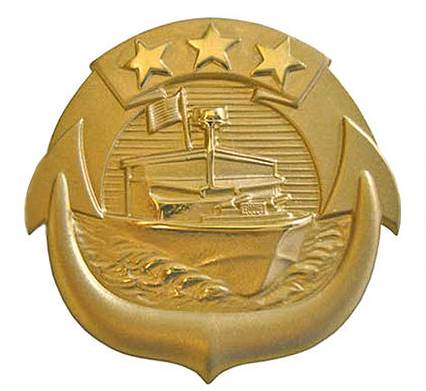 https://upload.wikimedia.org/wikipedia/commons/1/16/NavySmallBoatOfficerPin.jpg