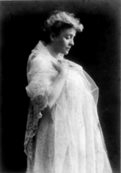 File:Nunes Vais, Mario (1856-1932), Eleonora Duse come Margherita Gautier ne La Signora delle Camelie di Alexander Dumas fils, 1904 circa.jpg