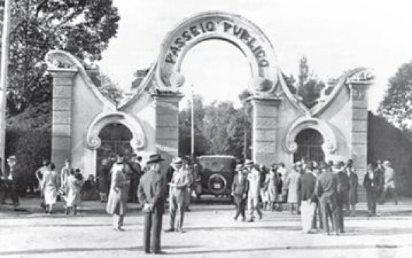 File:Portão do Passeio Público (Curitiba) - foto de 1930.jpg