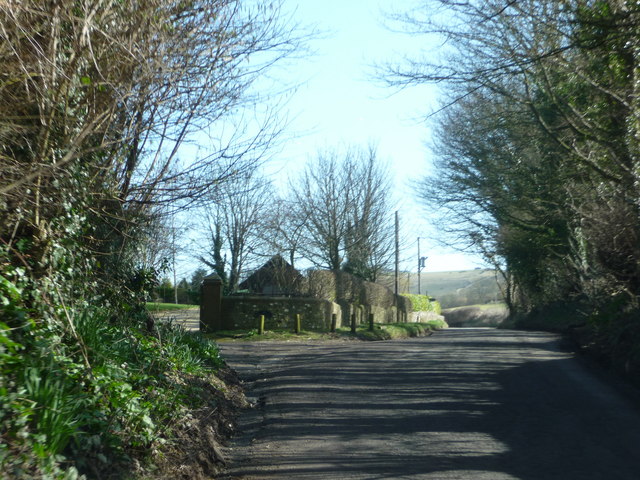 File:Road passing Edburton Farm - geograph.org.uk - 1196814.jpg