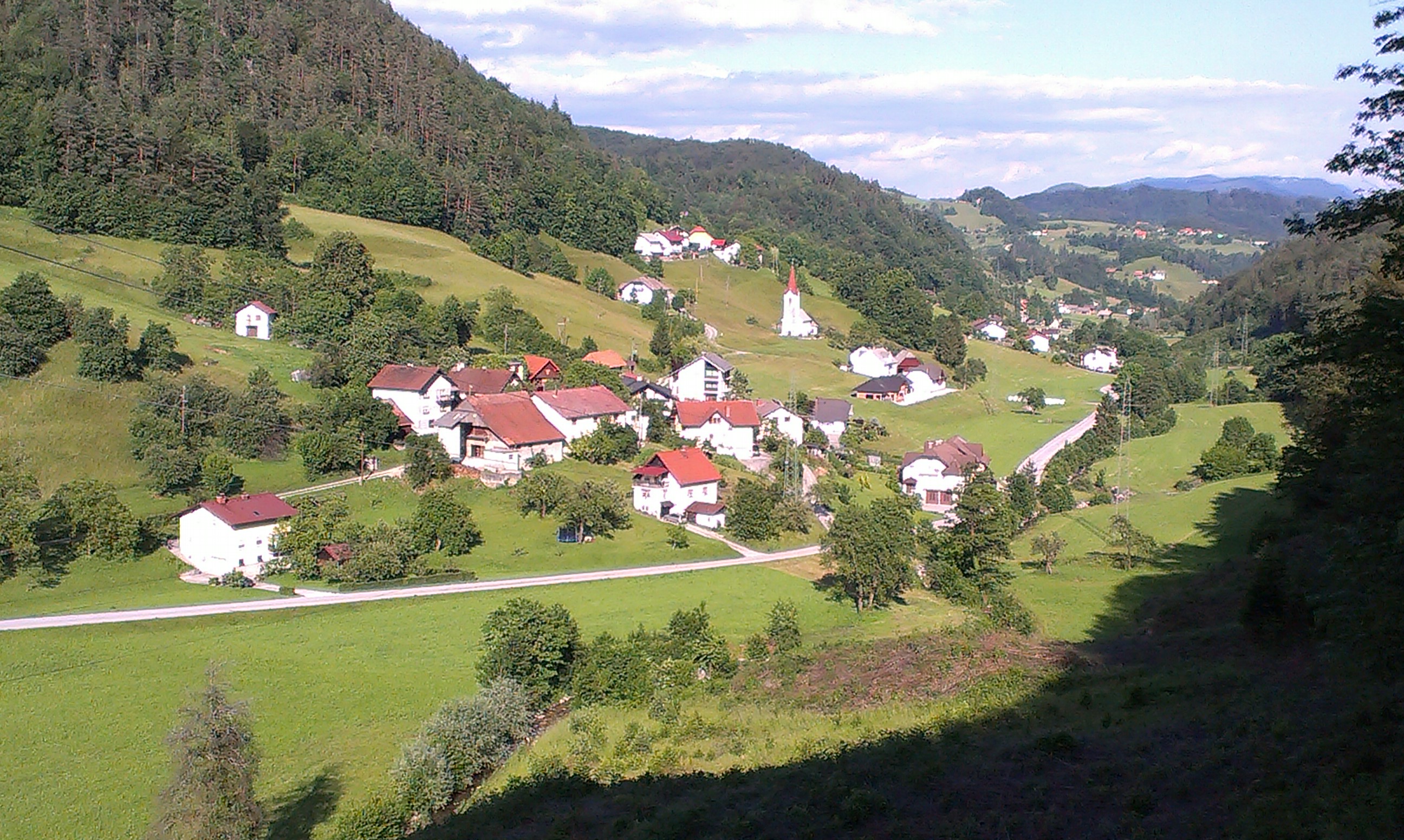 Rove – wieś w Słowenii, w gminie Zagorje ob Savi. 
