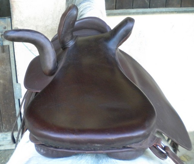 Selle (équitation) — Wikipédia