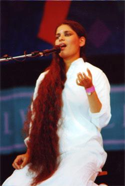 Sheila Chandra singing at WOMAD festival in 1992 Sheila Chandra live seated singing.jpg